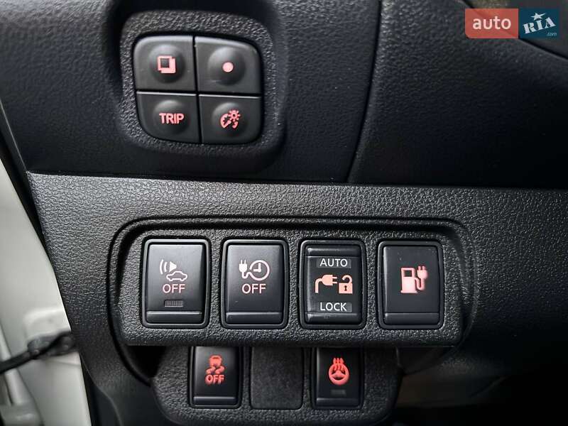 Хэтчбек Nissan Leaf 2013 в Днепре