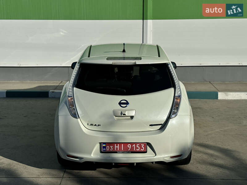 Хэтчбек Nissan Leaf 2012 в Александрие