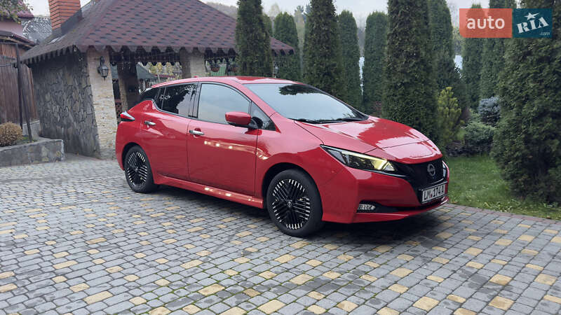 Хэтчбек Nissan Leaf 2023 в Сваляве