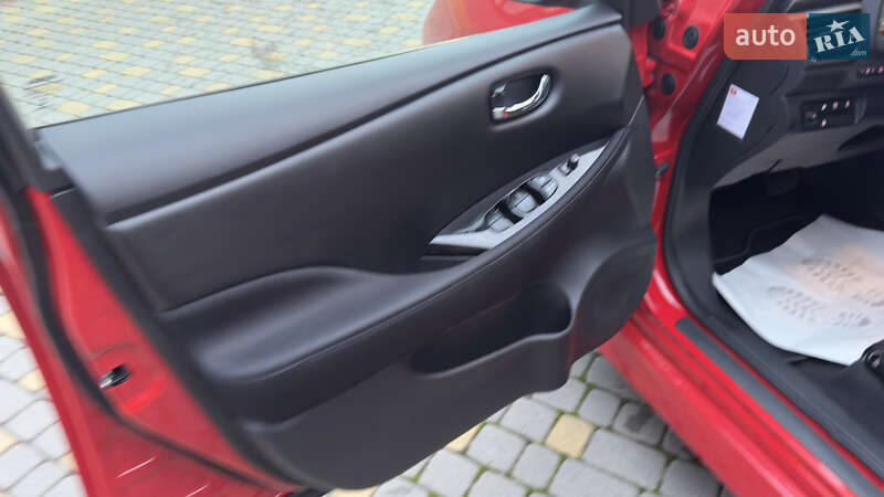 Хэтчбек Nissan Leaf 2023 в Сваляве