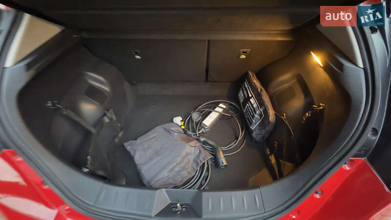 Хэтчбек Nissan Leaf 2023 в Сваляве