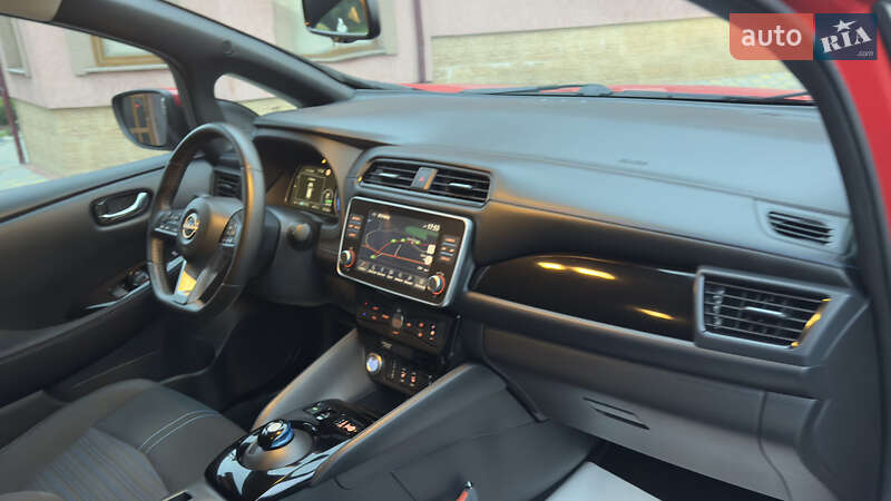 Хэтчбек Nissan Leaf 2023 в Сваляве