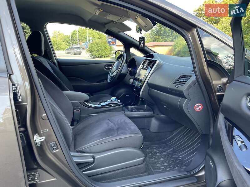 Хэтчбек Nissan Leaf 2016 в Тернополе