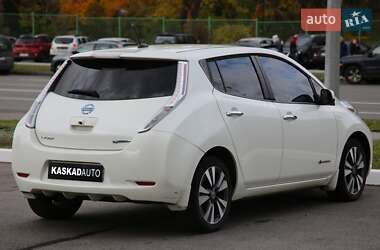 Хэтчбек Nissan Leaf 2013 в 