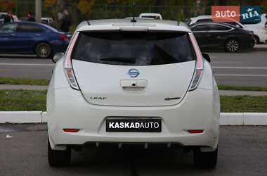 Хэтчбек Nissan Leaf 2013 в 