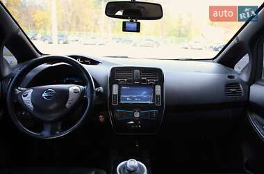 Хэтчбек Nissan Leaf 2013 в 