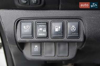 Хэтчбек Nissan Leaf 2013 в 