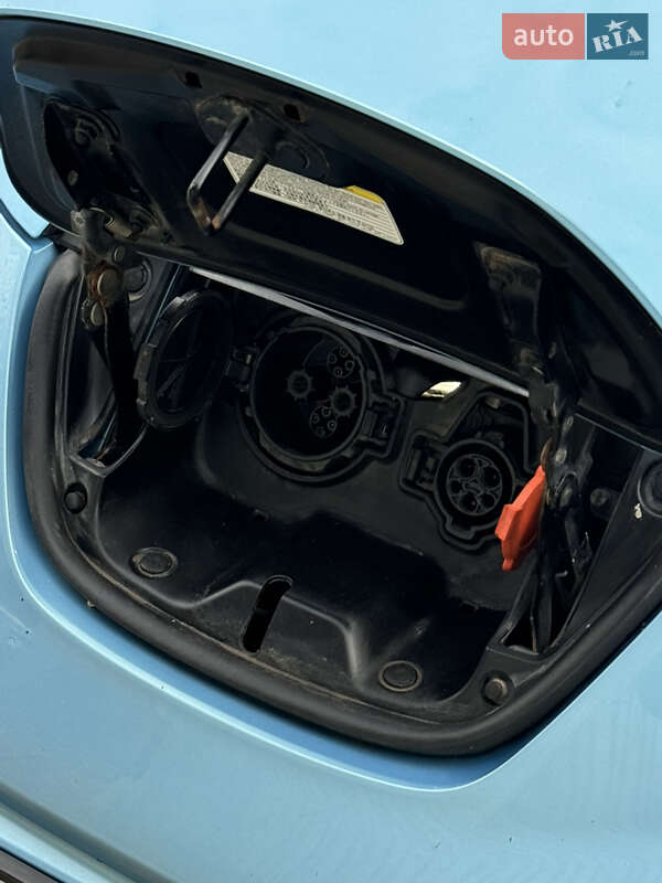 Хэтчбек Nissan Leaf 2015 в Золочеве