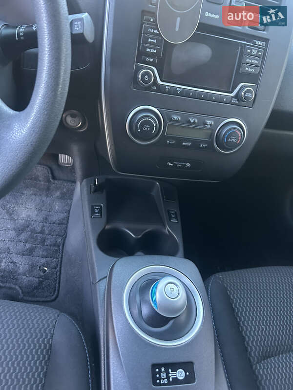 Хэтчбек Nissan Leaf 2016 в Николаеве