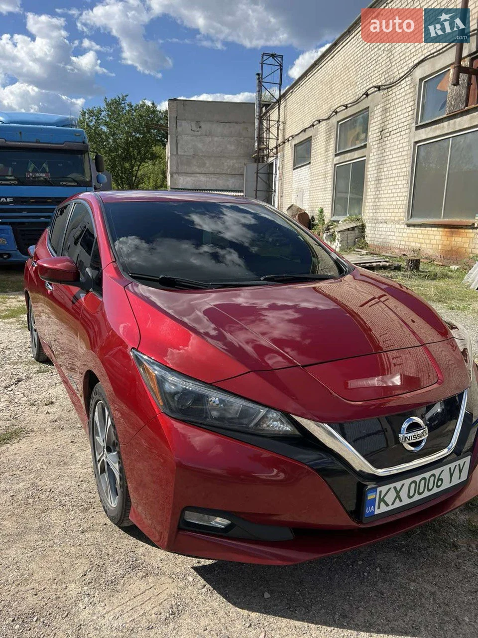 ? Nissan Leaf 2018 — SOH 98% | Ідеальний стан батареї!
Електромобіль, який реально як новий — потужність, економія та надійність.
? Основна інформація:
• Марка / модель: Nissan Leaf
• Покоління: II (2017–2022)
• Рік випуску: 2018
• Пробіг: 80 000 км
• Модифікація: 40 кВт⋅год (150 к.с.)
• Тип кузова: Хетчбек
• Регіон / місто: Харків
• VIN: 1N4AZ1CP4JC309484
? Головна перевага — батарея:
? SOH 98% – майже як з заводу!
? Запас ходу на одному заряді до 260–300 км по місту
? Батарея не деградувала, швидкою зарядкою використовувалася дбайливо.
?? Технічний та візуальний стан:
• Відмінний стан салону та кузова
• Усі системи працюють без помилок.
• Чистий та доглянутий автомобіль
• Електрика, ходова, клімат — без вкладень
• Зарядний пристрій у комплекті
? Переваги Nissan Leaf:
• Витрати: від 20 грн / 100 км (? 0,5 €)
• Тихий, важкий і дуже комфортний
• Ідеальний для міста та поїздок за місто.
• Економія на паливі та обслуговуванні
?
? Телефонуйте або пишіть – надішлю повне відео, звіт LeafSpy та додаткові фото.
? Можлива перевірка на будь-якому СТО або діагностика при зустрічі.