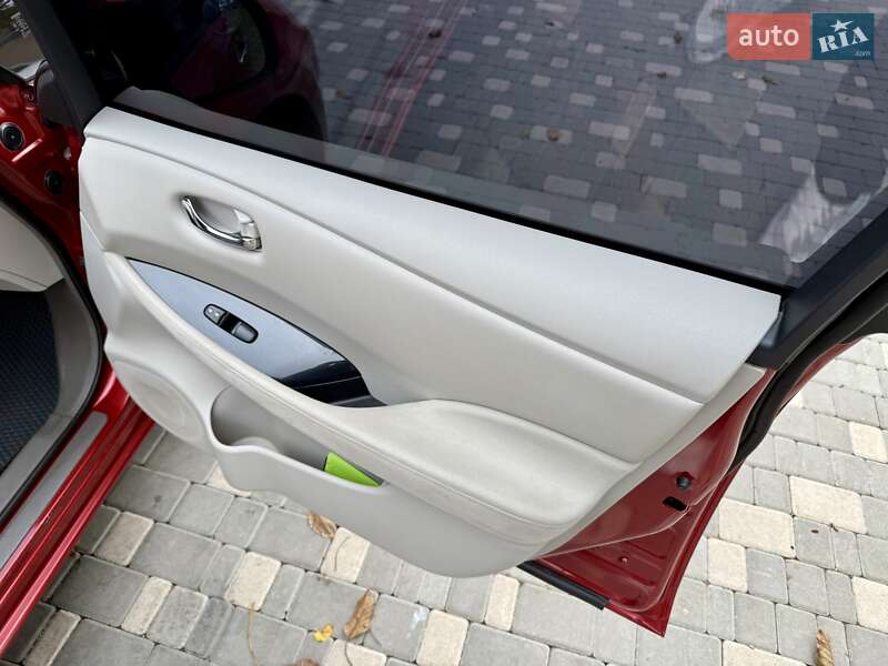 Хэтчбек Nissan Leaf 2012 в Одессе фото 45 Хэтчбек Nissan Leaf 2012 в Одессе