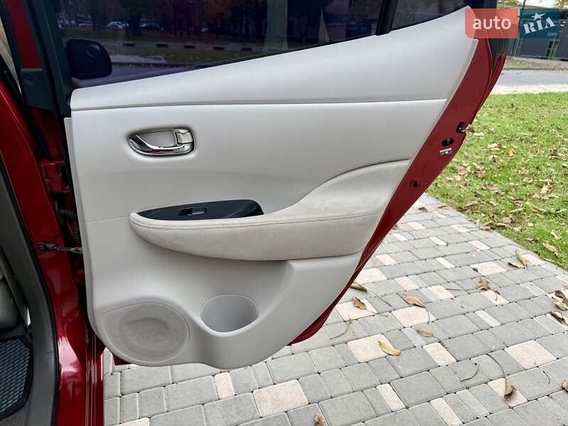 Хэтчбек Nissan Leaf 2012 в Одессе фото 57 Хэтчбек Nissan Leaf 2012 в Одессе