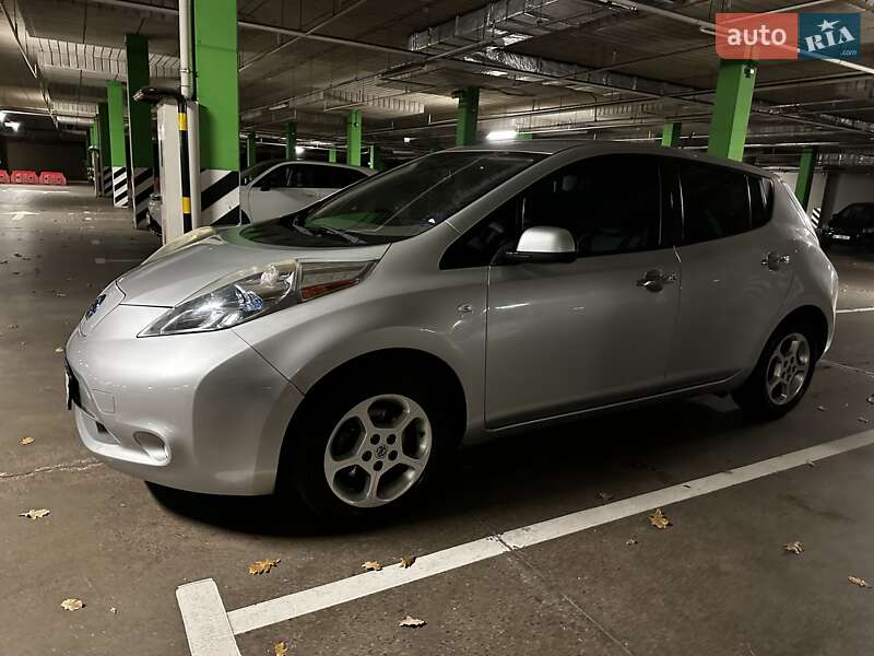Хэтчбек Nissan Leaf 2011 в Киеве