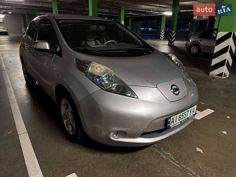 Хэтчбек Nissan Leaf 2011 в Киеве