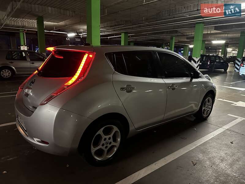 Хэтчбек Nissan Leaf 2011 в Киеве