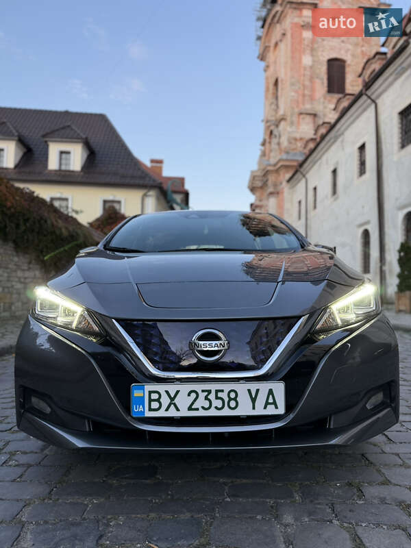 Хэтчбек Nissan Leaf 2020 в Каменец-Подольском
