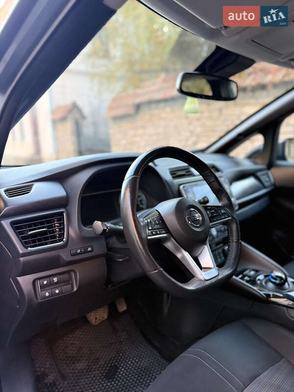Хэтчбек Nissan Leaf 2020 в Каменец-Подольском