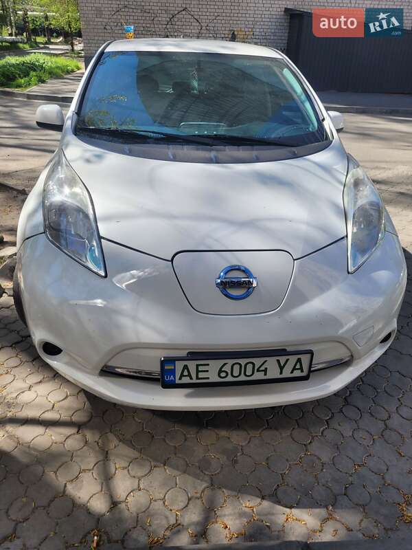 Хэтчбек Nissan Leaf 2013 в Днепре