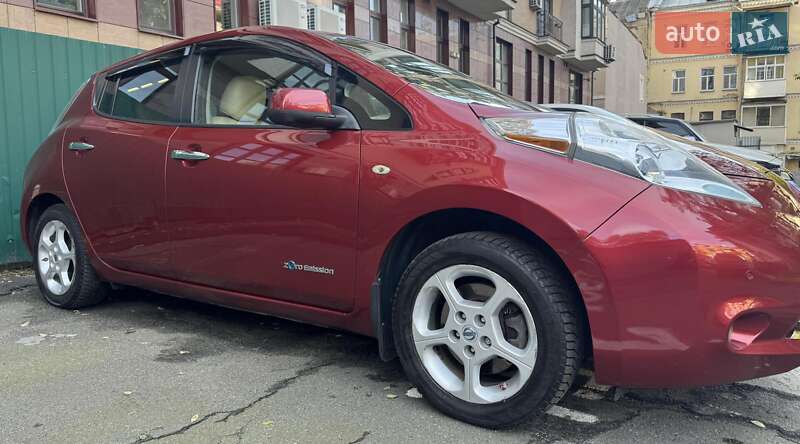 Хэтчбек Nissan Leaf 2014 в Киеве