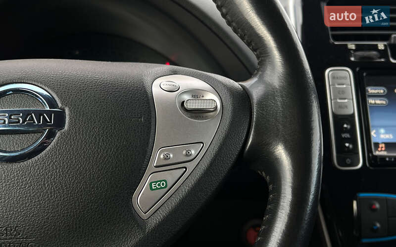 Хэтчбек Nissan Leaf 2015 в Львове