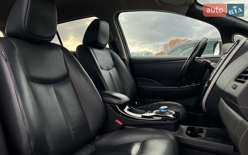 Хэтчбек Nissan Leaf 2015 в Львове