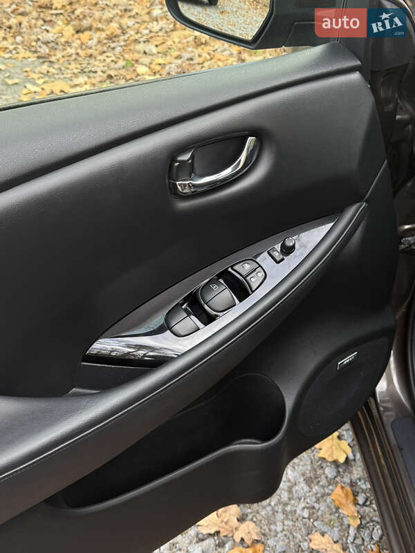 Хэтчбек Nissan Leaf 2017 в Бродах фото 10 Хэтчбек Nissan Leaf 2017 в Бродах