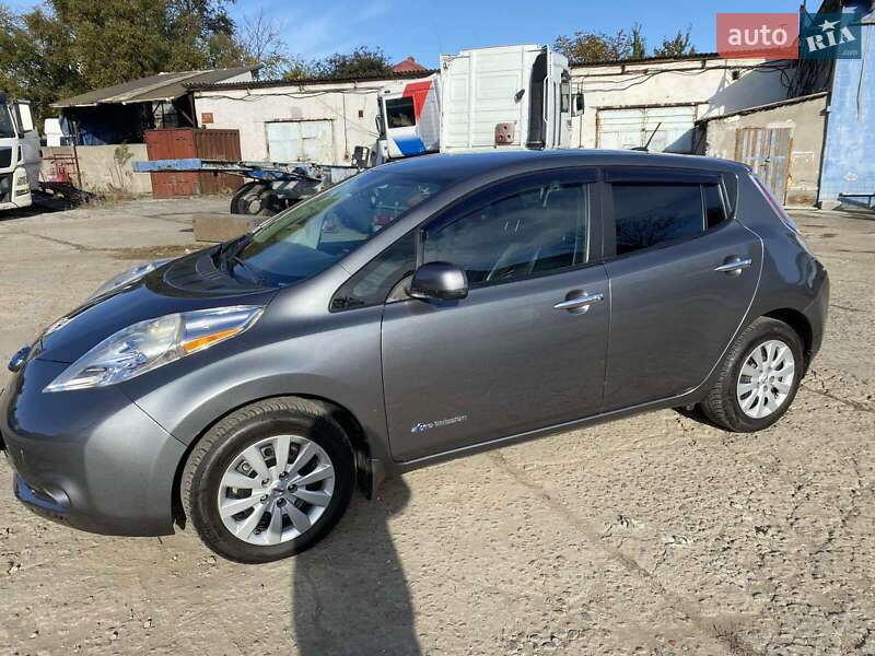 Хэтчбек Nissan Leaf 2015 в Одессе