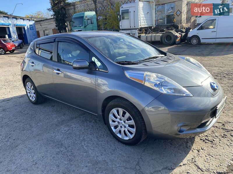 Хэтчбек Nissan Leaf 2015 в Одессе