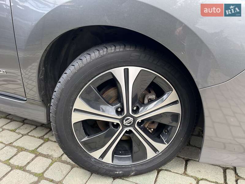 Хэтчбек Nissan Leaf 2018 в Львове