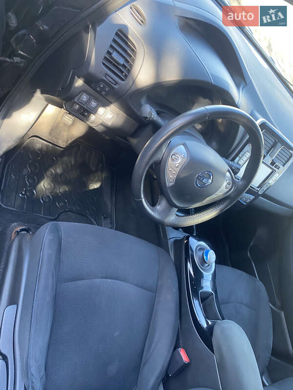 Хетчбек Nissan Leaf 2014 в Чернівцях