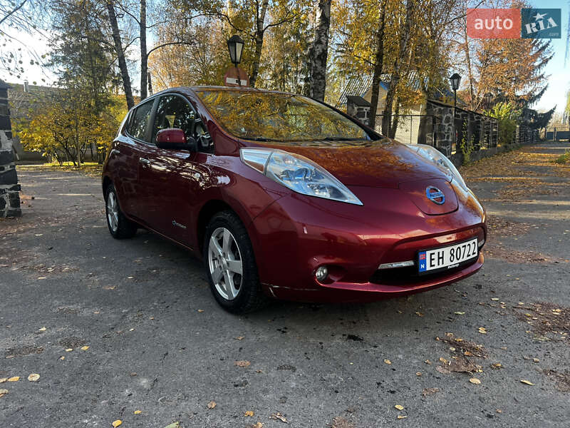 Хэтчбек Nissan Leaf 2011 в Радивилове