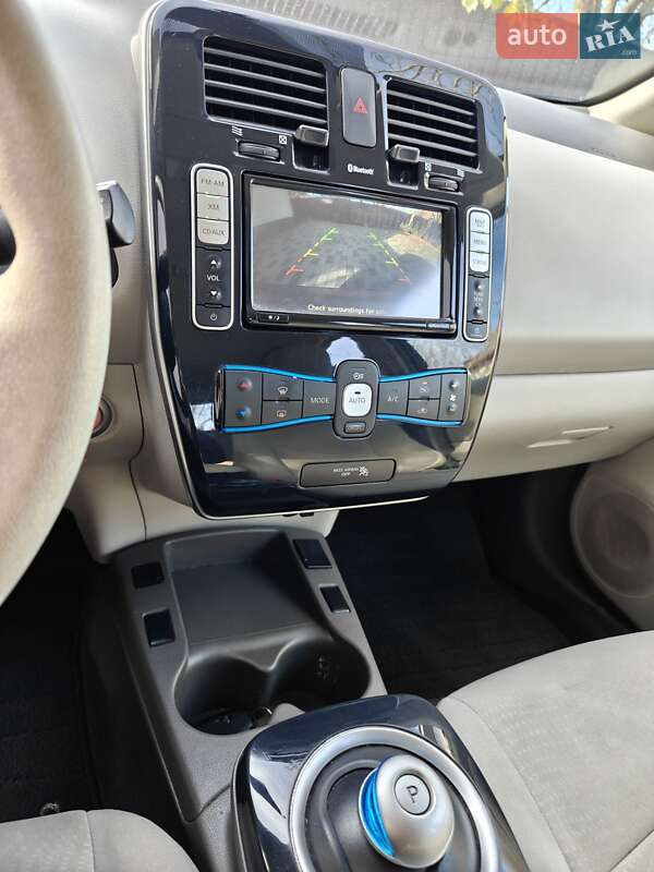 Хэтчбек Nissan Leaf 2012 в Ивано-Франковске