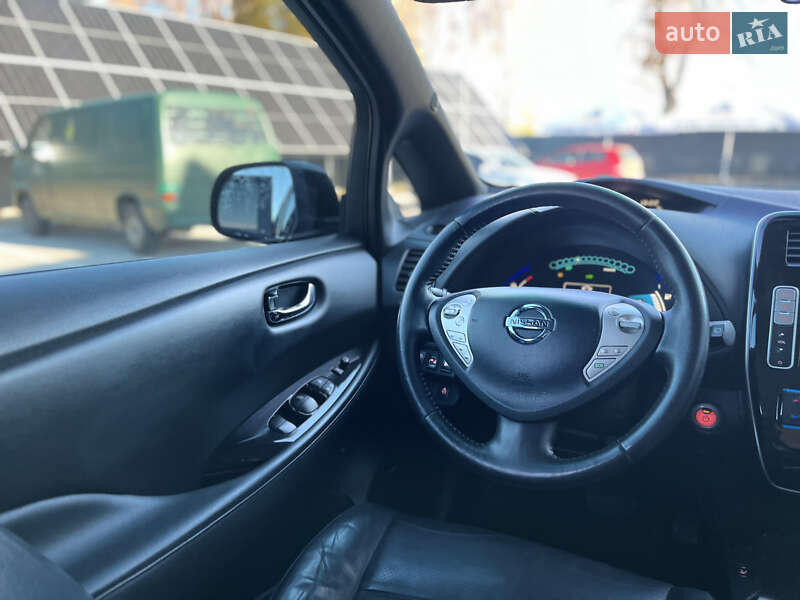 Хетчбек Nissan Leaf 2015 в Володимирі