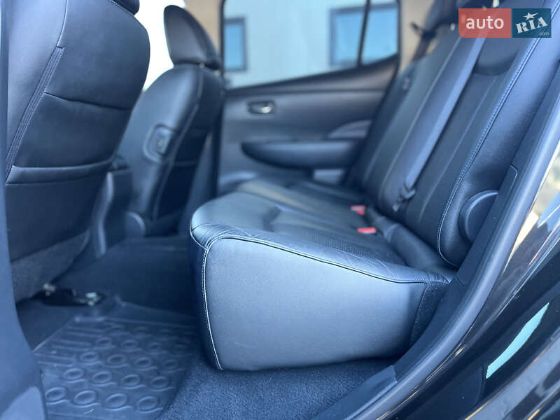 Хетчбек Nissan Leaf 2015 в Володимирі