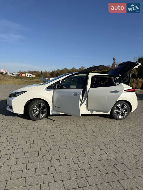 Хэтчбек Nissan Leaf 2019 в Львове