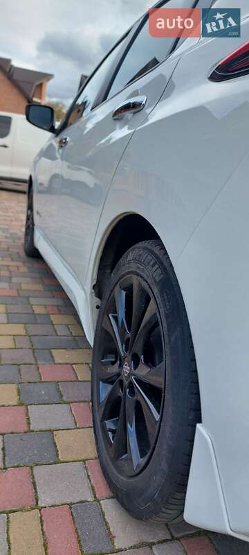 Хэтчбек Nissan Leaf 2019 в Львове