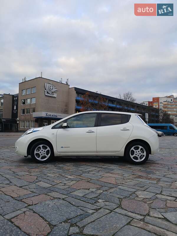 Хетчбек Nissan Leaf 2017 в Кременчуці