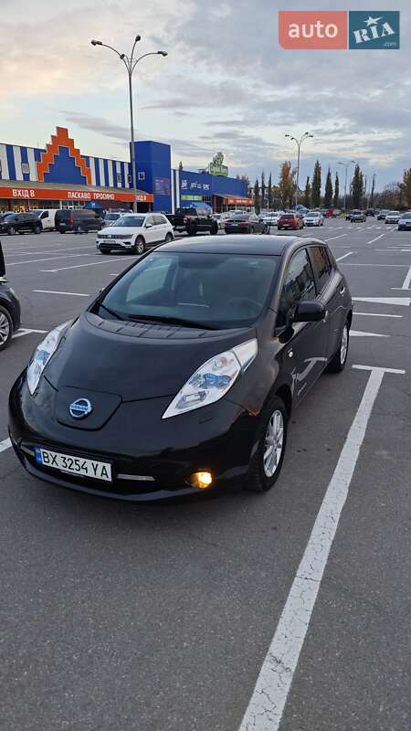 Хэтчбек Nissan Leaf 2017 в Каменец-Подольском фото Хэтчбек Nissan Leaf 2017 в Каменец-Подольском
