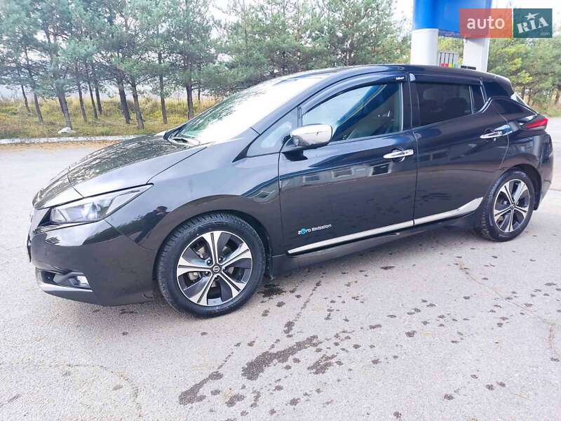 Хэтчбек Nissan Leaf 2018 в Золочеве