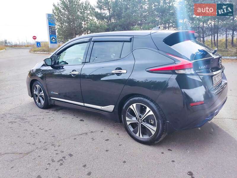 Хэтчбек Nissan Leaf 2018 в Золочеве