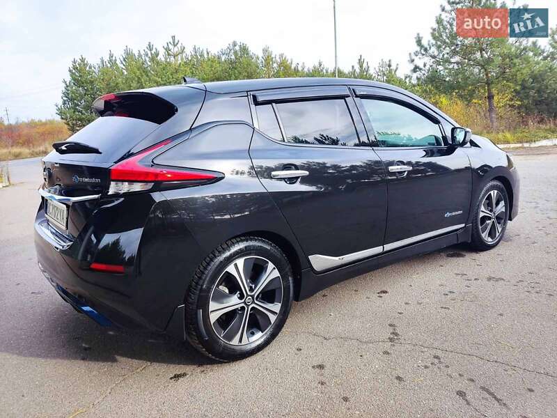 Хэтчбек Nissan Leaf 2018 в Золочеве