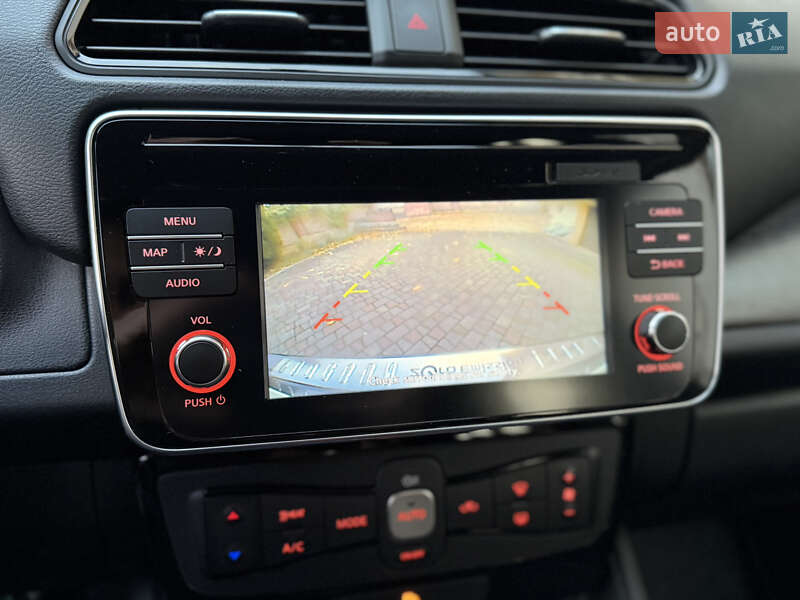 Хэтчбек Nissan Leaf 2018 в Черновцах