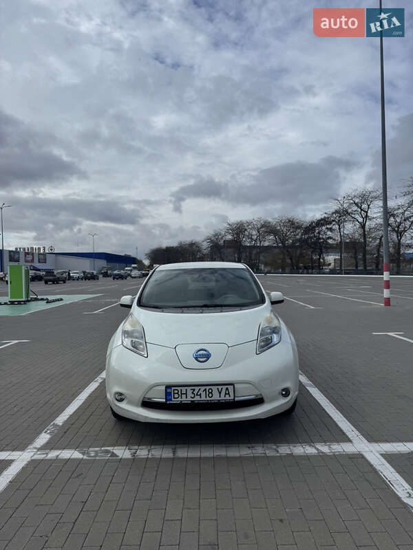 Хэтчбек Nissan Leaf 2012 в Одессе