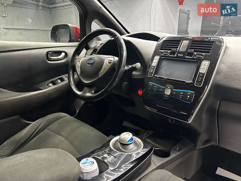 Хэтчбек Nissan Leaf 2014 в Черновцах