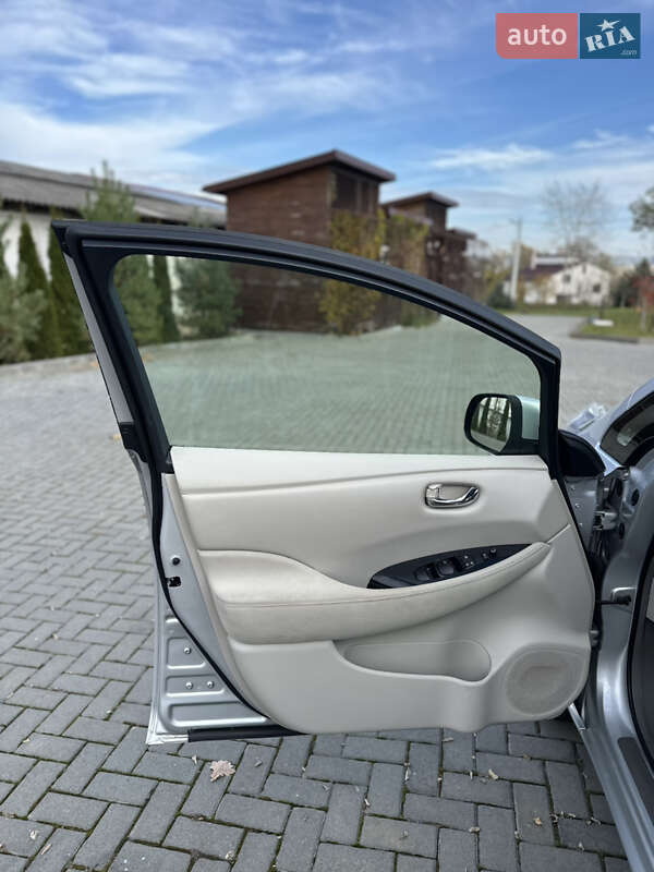 Хэтчбек Nissan Leaf 2012 в Золочеве фото 6 Хэтчбек Nissan Leaf 2012 в Золочеве