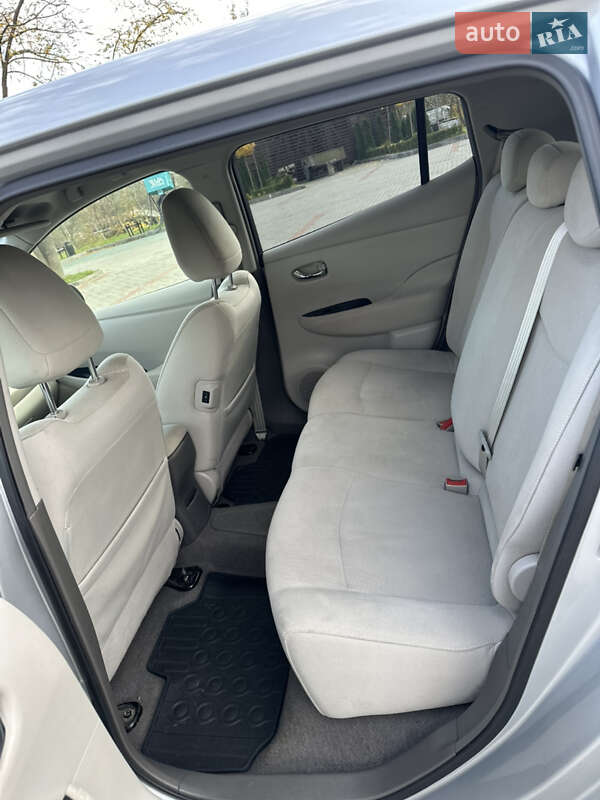 Хэтчбек Nissan Leaf 2012 в Золочеве фото 16 Хэтчбек Nissan Leaf 2012 в Золочеве