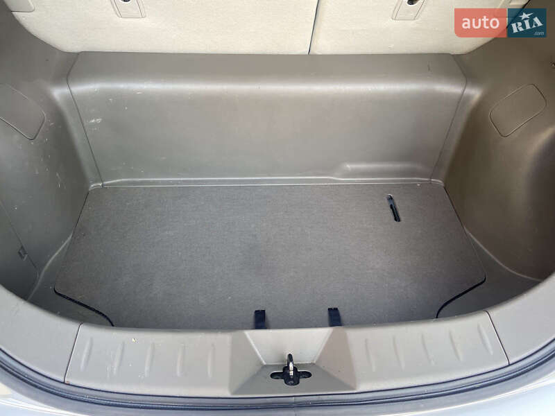 Хэтчбек Nissan Leaf 2012 в Золочеве фото 17 Хэтчбек Nissan Leaf 2012 в Золочеве