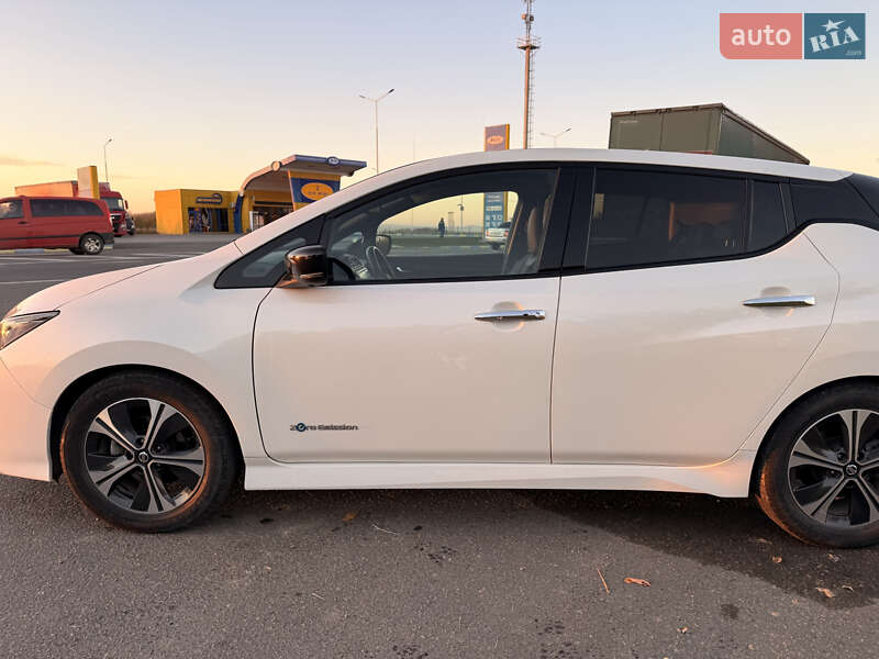 Хэтчбек Nissan Leaf 2018 в Черновцах