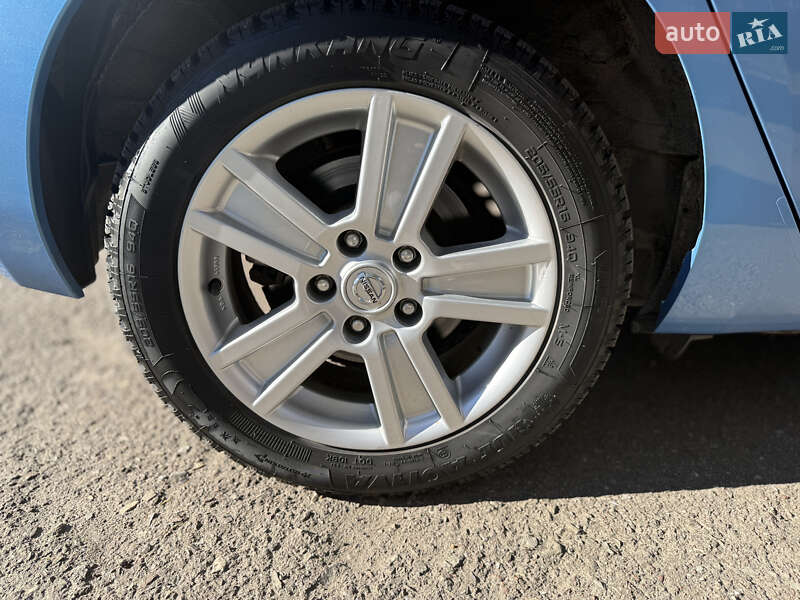 Хэтчбек Nissan Leaf 2012 в Калуше