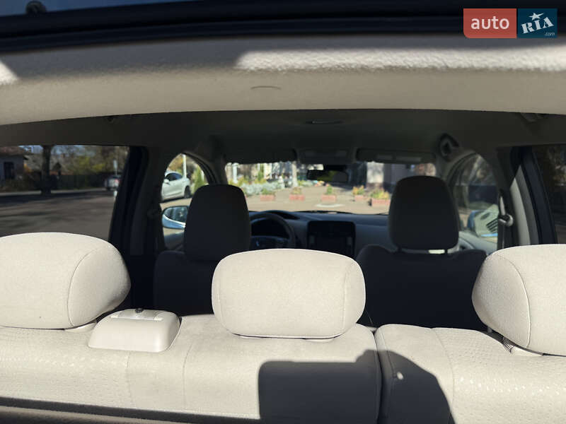 Хэтчбек Nissan Leaf 2012 в Калуше